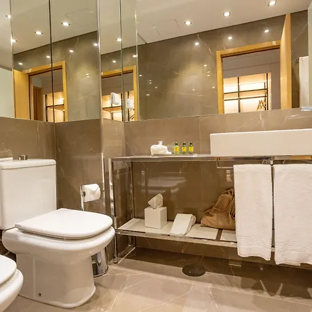 Cidnay - Charming & Executive Center Hotel 4*