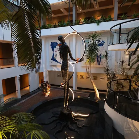 Cidnay - Hotel & Executive Center 산토티르소